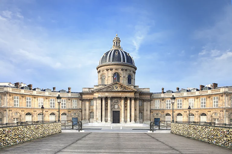 Privado: Instalación del sistema repetidor en el Instituto de Francia en París.